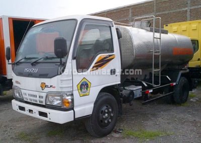 truk tangki air minum